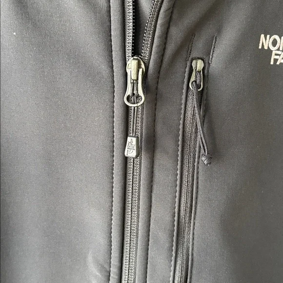 Men’s North Face Black Vest - Picture 3 of 5